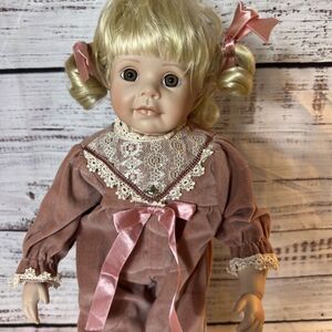 Vintage 1996‎ The Hamilton Collection "Dixie" Doll 16.5 Inches Tall - No Box